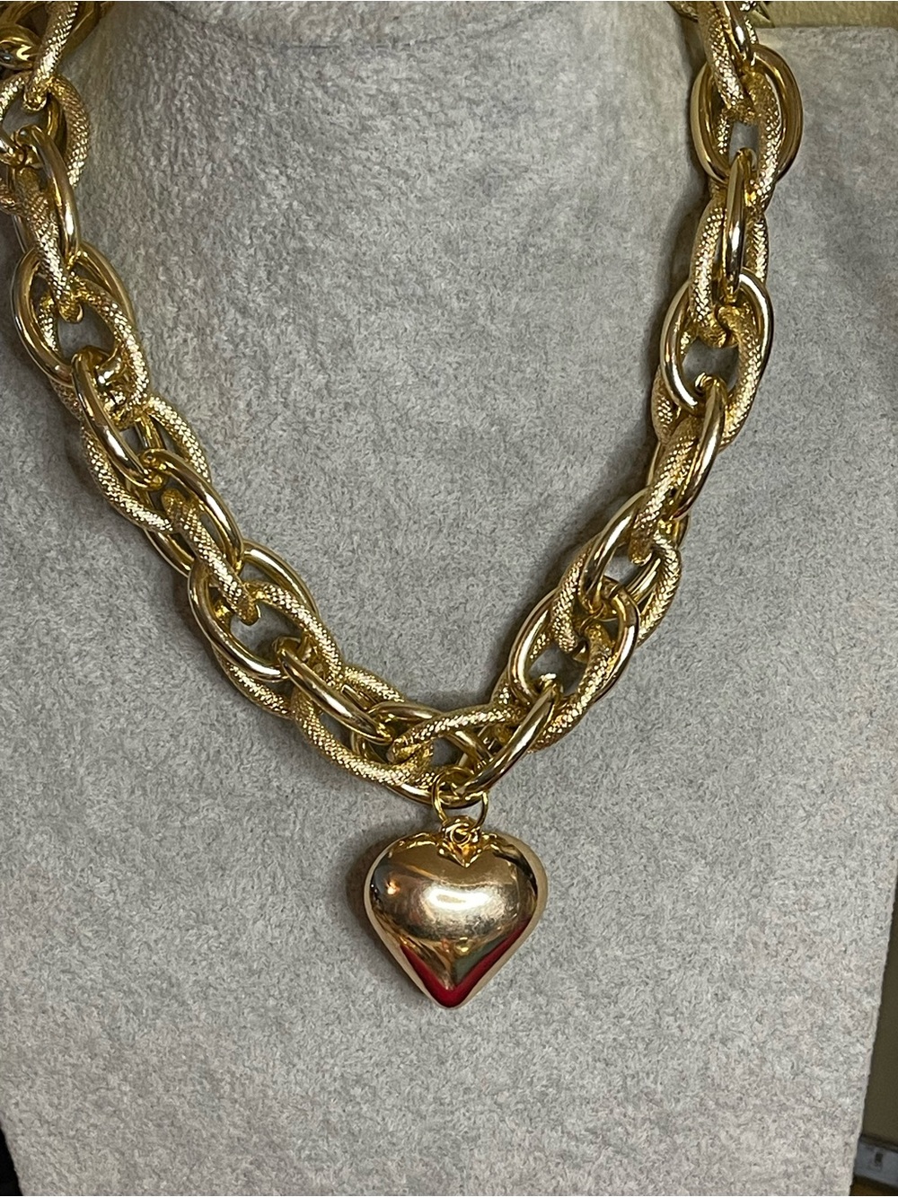 New chunky goldtone necklace